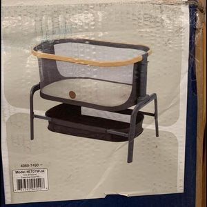 MaxiCosi Lora Bassinet